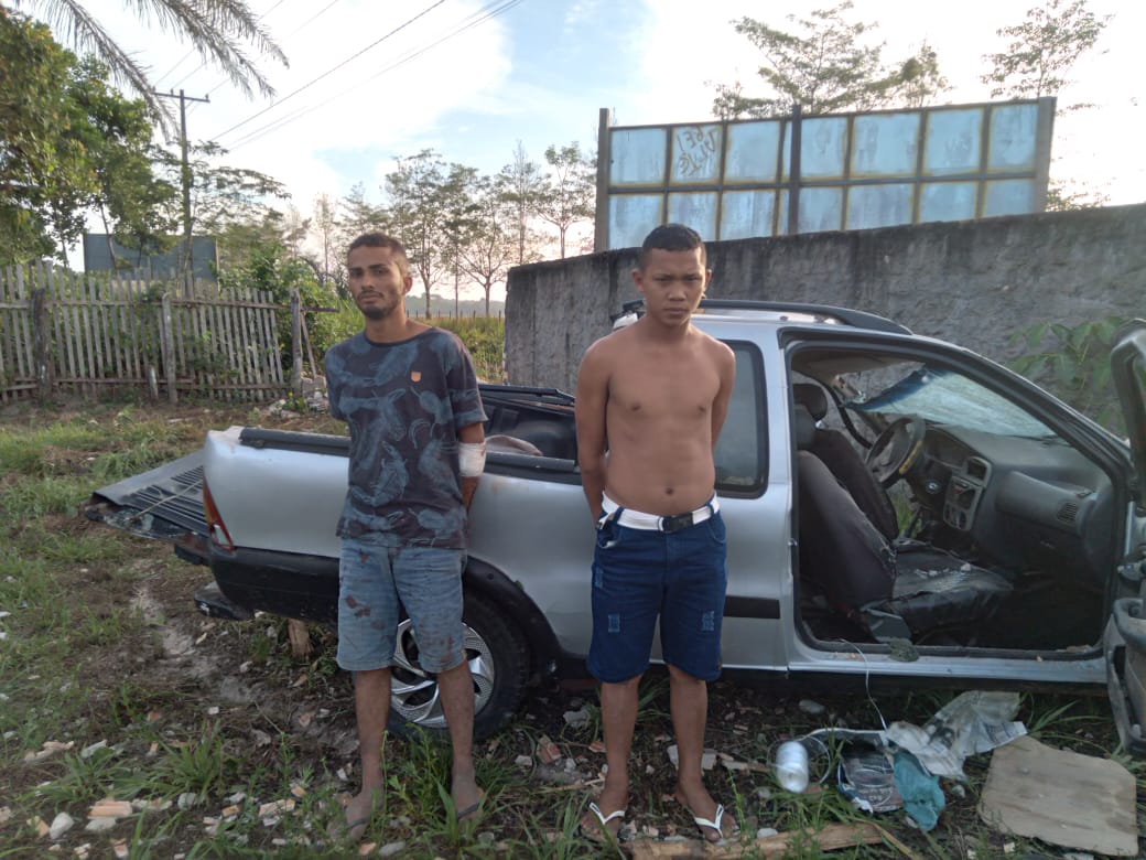 Assaltantes roubam carro de motorista em Moju e batem em muro na Vila Santa Cruz