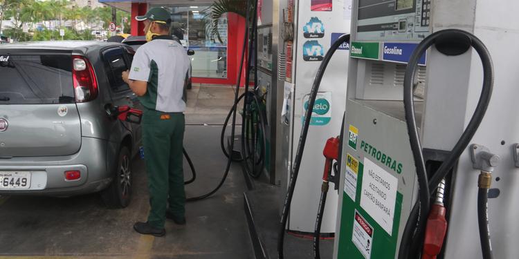 Gasolina já tem reajuste valendo a partir desta quarta-feira, 27