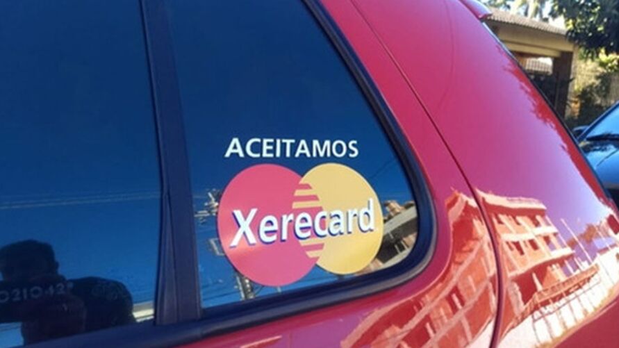 Carro de aplicativo com adesivo “aceitamos xerecard” viraliza e revolta no Pará