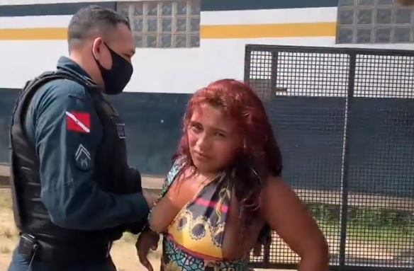 Mulher vira ‘cavalo do cão’ na casa da sogra após ser ‘furtada’ pelo namorado em Tailândia