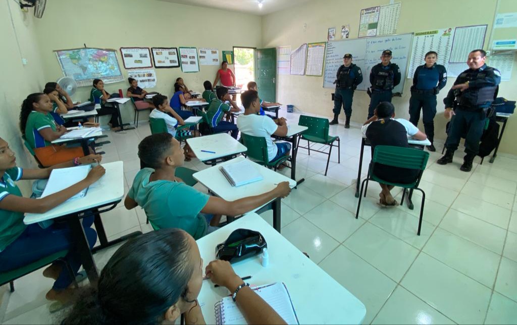Escola da zona rural de Moju recebe visita da equipe do PROERD