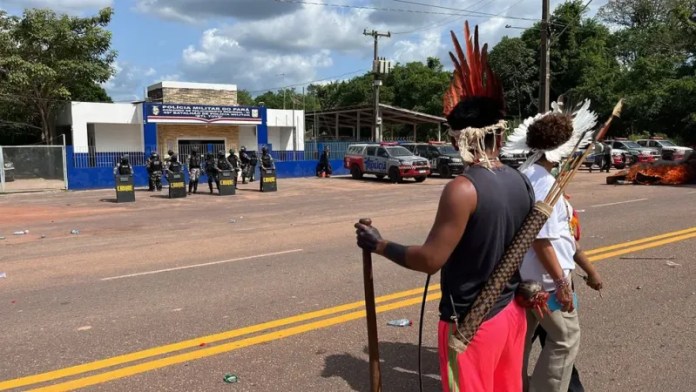 dois-lideres-indigenas-presos-pf-pa-tome-acu-800x450