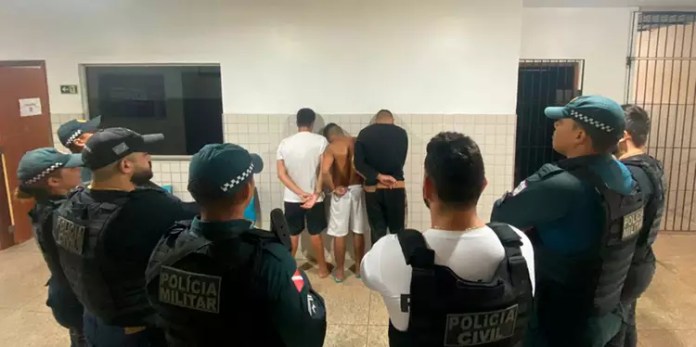 TRIO-QUATROBOCAS-PRESOS