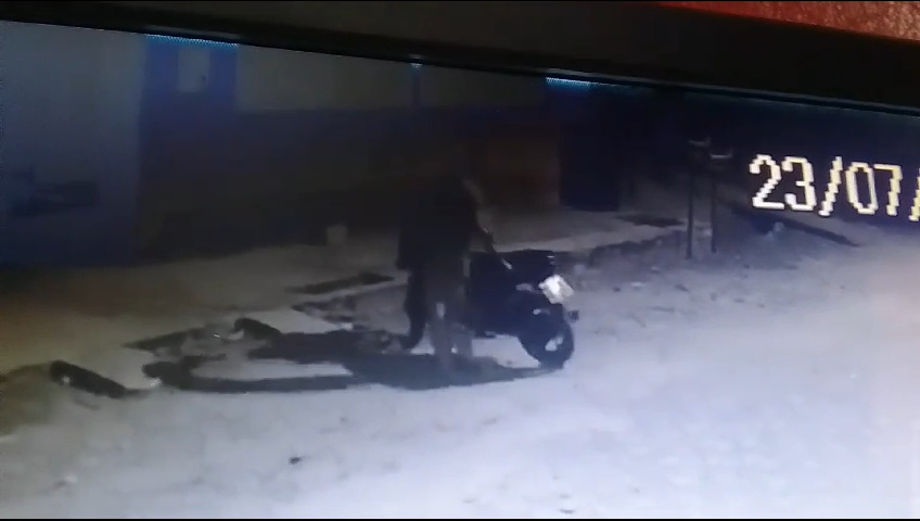 Homem é flagrado furtando moto em Moju