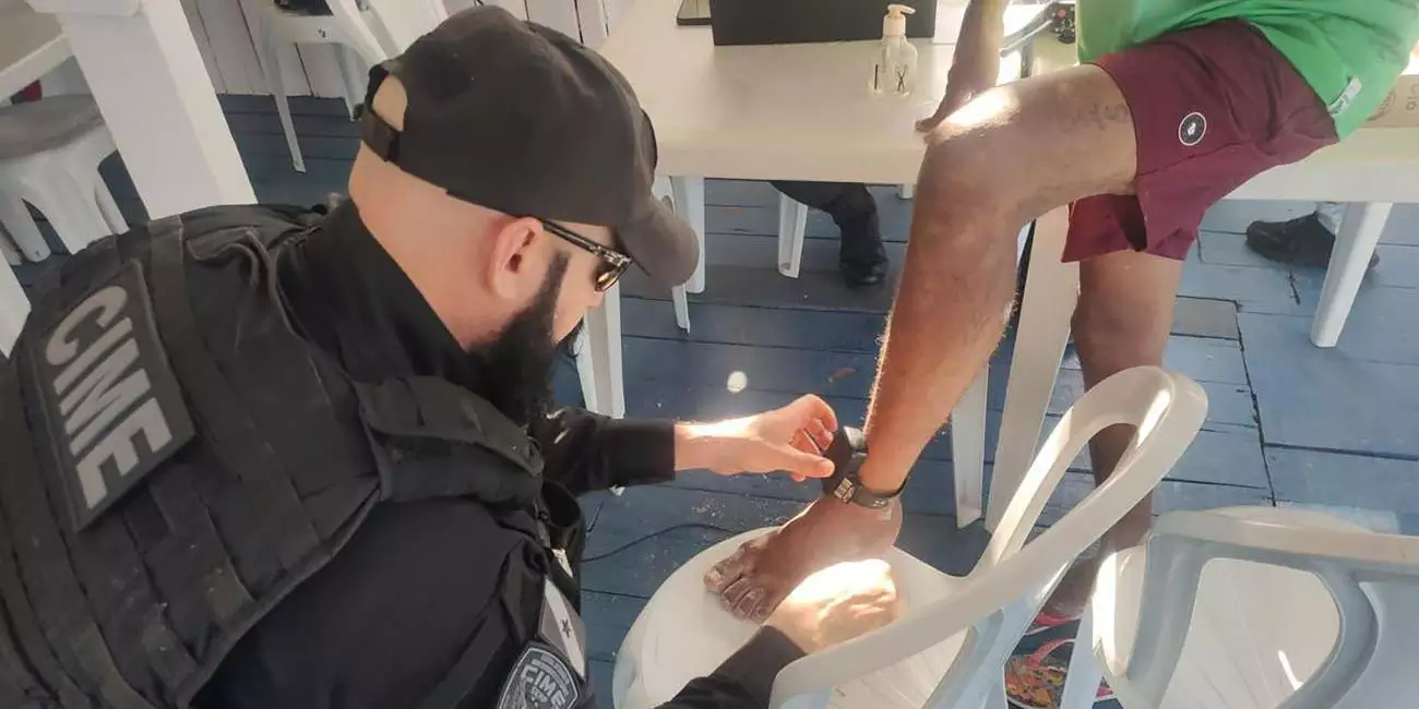 Homem é pego com tornozeleira eletrônica descarregada no último fim de semana de julho, em Mosqueiro