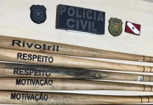 Bastões que eram vendidos com palavras de incitação à violência são apreendidos em Itaituba