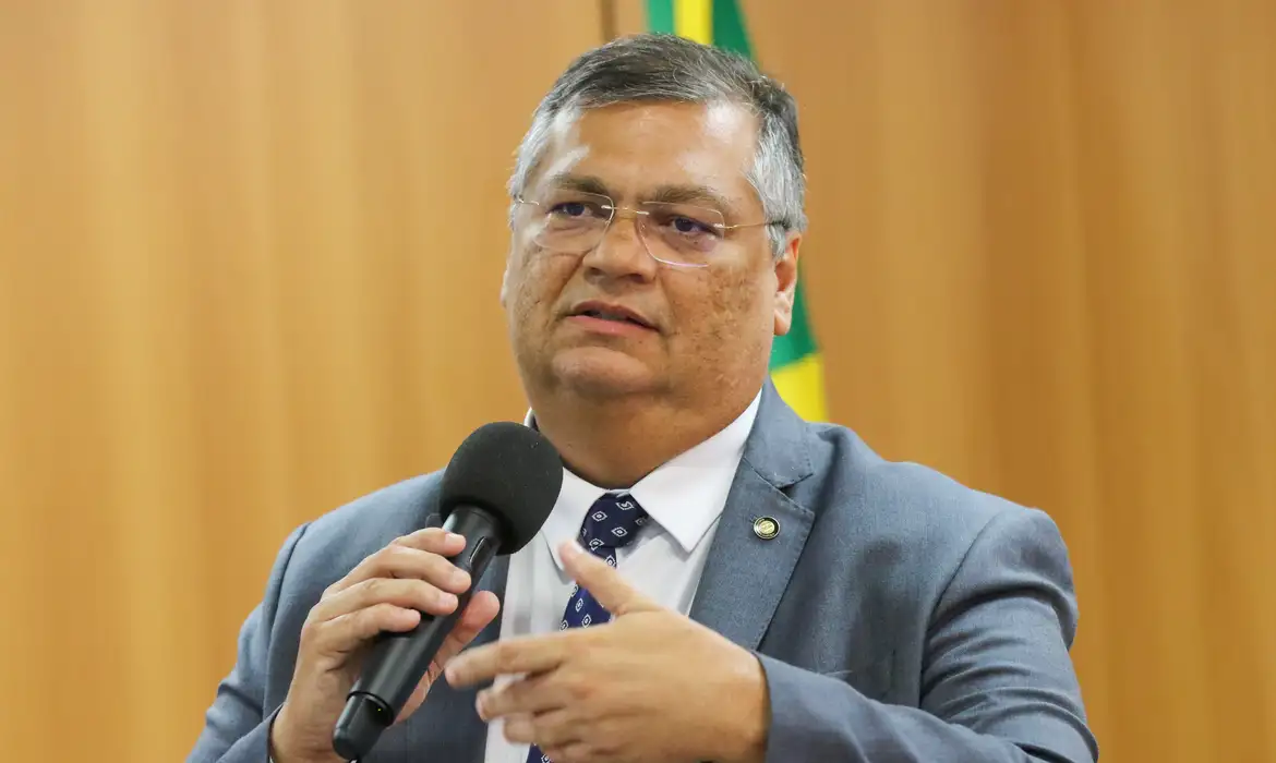Maioria do STF vota para manter bloqueio do ‘X’ e Dino dispara: ‘conta bancária não gera imunidade’