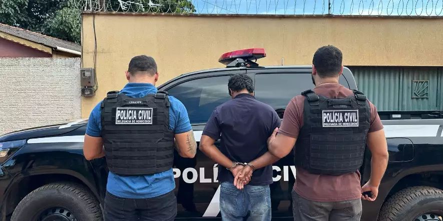 Suspeito de roubo e homicídio qualificado é detido por uso de documento falso em Redenção
