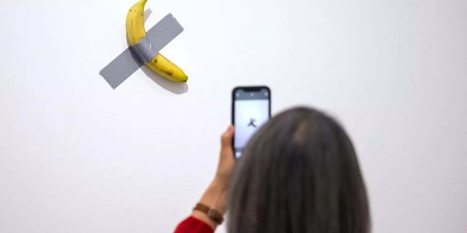 Homem come banana de obra de arte avaliada em US$ 6 milhões em museu na França