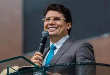 VÍDEO: Pastor da Assembleia de Deus chama mulheres que treinam muay thai de ‘endemoniadas’,