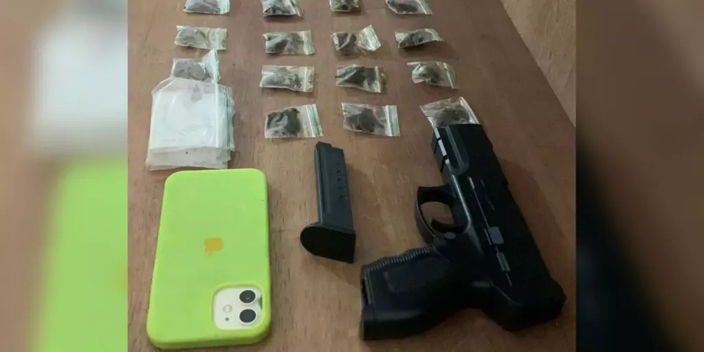 PM prende homem e confisca drogas e simulacro de arma de fogo em Parauapebas