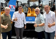 Com apoio de Jader e Helder, Moju recebe patrol para reforçar estradas no inverno amazônico