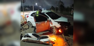 Motorista perde controle de veículo e colide contra canteiro central da Avenida das Palmeiras, em Moju