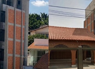 Morador ergue muro de 12 metros para proteger privacidade e chama atenção em cidade mineira