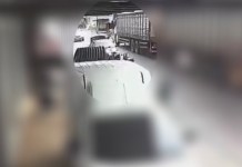 Vídeo mostra grave acidente entre carreta e moto no centro de Acará; motociclista foi transferido em estado delicado