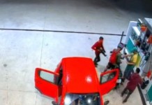 Com fuzis, criminosos ameaçam frentista em posto durante assalto em Marituba