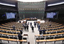 Câmara prioriza PEC para acabar com jornada 6×1 e mantém embate com governo