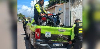 Motociclista é flagrado sem habilitação, com veículo irregular e suspeita de transporte clandestino em Moju