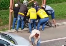 Pedestre é atingido durante acidente entre carro e moto, em Marituba