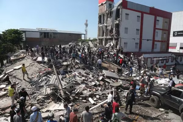 Terremoto de magnitude 7,4 atinge a Colômbia, derruba prédios e mata mais de 110