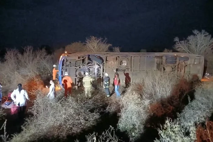 Ônibus tomba na Chapada Diamantina e deixa sete mortos na Bahia